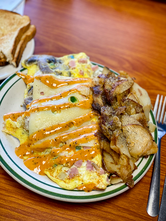 A cajun chicken omelet from Kate's Pancake House