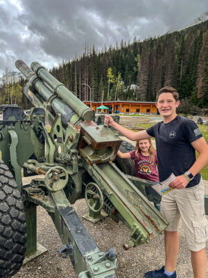 kids at Rogers Pass artillery